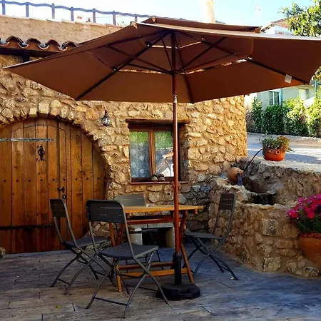 Almoguer Country house *